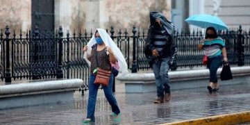 La onda tropical 17 dejará lluvias muy fuertes en el sur del país