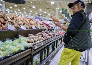 La inflación de precios de consumo personal en EEUU sube 3 décima