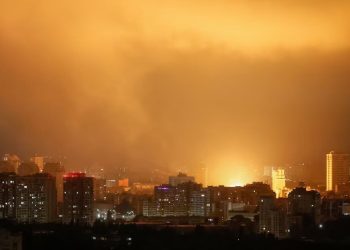 Sube a nueve el número de muertos en el ataque nocturno masivo ruso contra Kiev