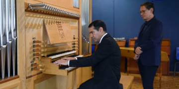 Se gradúa primer organista con discapacidad visual en la FAM