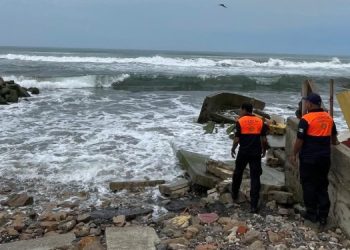 Cierran puerto de Lázaro Cárdenas y habilitan 33 refugios por “Flossie” en Michoacán