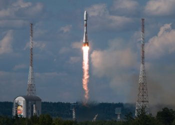 Rusia pone en órbita el satélite de comunicaciones iraní Nahid-2