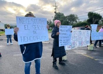 Bloquearon la México-Puebla frente a Hospital General de Alta Especialidad Pedro López en Ixtapaluca