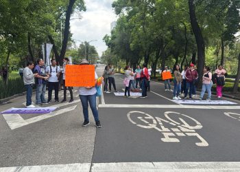 Trabajadores de la salud bloquean Paseo de la Reforma; denuncian irregularidades
