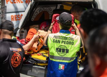 Parte a Texas segundo contingente de rescatistas de NL