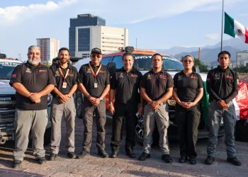 Reconocen a rescatistas que apoyaron en Texas a localizar personas