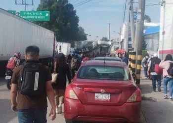 Tras 20 horas de bloqueo se retiran manifestantes de la Avenida de las Ánimas y la Autopista México-Querétaro