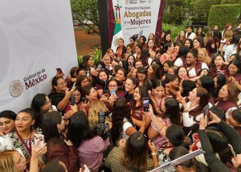 Claudia Sheinbaum celebra la inauguración del programa “Abogadas de las Mujeres”