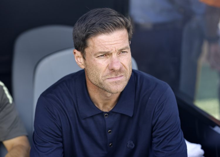 EAST RUTHERFORD (United States), 09/07/2025.- Head coach Xabi Alonso of Real Madrid sits on the bench ahead of the FIFA Club World Cup 2025 match between Paris Saint-German and Real Madrid in East Rutherford, New Jersey, USA, 09 July 2025. (Mundial de Fútbol) EFE/EPA/CJ GUNTHER