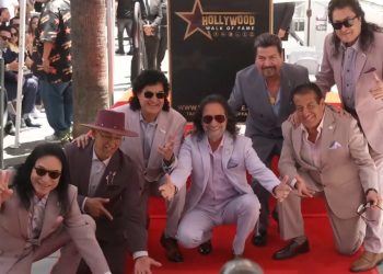 Los Bukis reciben una estrella en Hollywood dedicada a la comunidad inmigrante en EU