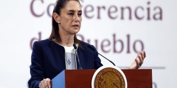 Sheinbaum promete proteger el trabajo y la voz de los actores de doblaje ante auge de la IA