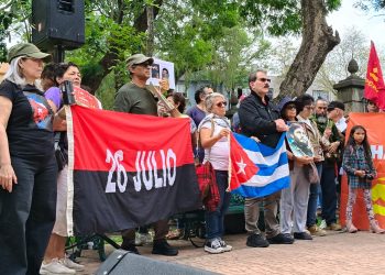 La comunidad cubana en México se manifiesta para exigir la restitución de las esculturas del “Che” Guevara y Fidel Castro