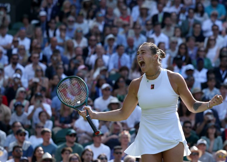 Wimbledon (United Kingdom), 08/07/2025.- Aryna Sabalenka of Belarus celebrates winning the Women's quarterfinal match against Laura Siegemund of Germany at the Wimbledon Championships, Wimbledon, Britain, 08 July 2025. (Tenis, Bielorrusia, Alemania, Reino Unido) EFE/EPA/NEIL HALL EDITORIAL USE ONLY