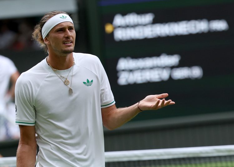 Wimbledon (United Kingdom), 01/07/2025.- Alexander Zverev of Germany reacts during the Men's 1st round match against Arthur Rinderknech of France at the Wimbledon Championships, Wimbledon, Britain, 01 July 2025. (Tenis, Francia, Alemania, Reino Unido) EFE/EPA/NEIL HALL EDITORIAL USE ONLY
