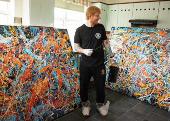 Ed Sheeran presenta en Londres su exposición benéfica ‘Cosmic Carpark Paintings’