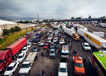 Se registran bloqueos en accesos a la CDMX por secuestro de líder transportista