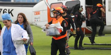 Realizan PCNL operativo aéreo por pulmones para trasplante
