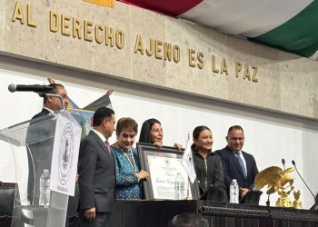 Entrega Congreso de Hidalgo máxima distinción al caricaturista Gabriel Vargas