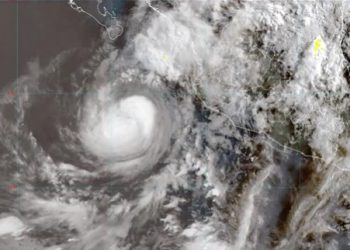 El huracán Flossie se debilita a categoría 2