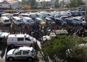 Convoy de ayuda humanitaria detenido en la frontera de Jordania a Gaza