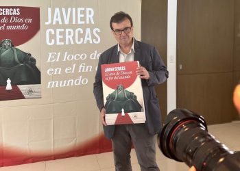Con Libertad, respeto y entendiendo la realidad Javier Cercas nos cuenta cómo llega al encuentro del loco de Dios en el fin del mundo