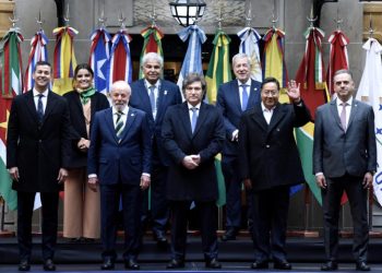 Milei traspasa a Lula la presidencia semestral del Mercosur