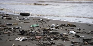 La costa del Pacífico de América Central, la más afectada por botellas de plástico