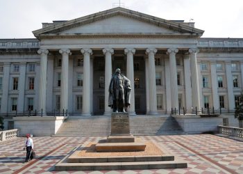 Secretario del Tesoro de EU aboga por revisión exhaustiva de la Reserva Federal