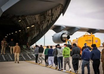 Gobierno de Trump reanuda vuelos de deportación de inmigrantes a terceros países