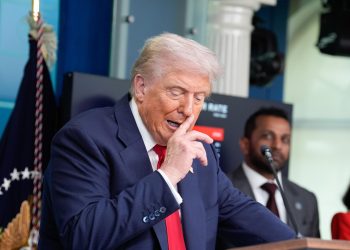 Trump amenaza con una “gran demanda” a Powell, jefe de la Fed