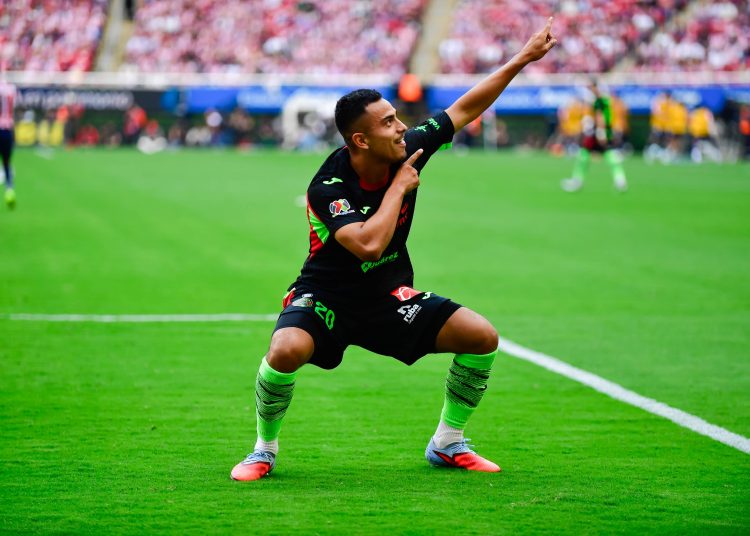 Ian Jairo Torres celebrate this goal 0-2 of Juarez during the 5th round match between Guadalajara and FC Juarez as part of the Liga BBVA MX, Torneo Apertura 2025 at Akron Stadium, on August 16, 2025 in Guadalajara, Jalisco, Mexico.