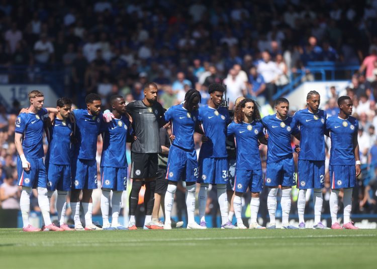 LONDON (United Kingdom), 17/08/2025.- Players observe a minutes Andre Silva and Diogo Jota during the English Premier League match between Chelsea FC and Crystal Palace, in London, Britain, 17 August 2025. (Reino Unido, Londres) EFE/EPA/NEIL HALL EDITORIAL USE ONLY. No use with unauthorized audio, video, data, fixture lists, club/league logos, 'live' services or NFTs. Online in-match use limited to 120 images, no video emulation. No use in betting, games or single club/league/player publications.