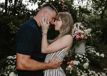 El vestido que Taylor Swift luce en las fotos de su compromiso se agota en ventas