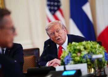 Trump dice que hay que discutir “posibles intercambios de territorio” en Ucrania