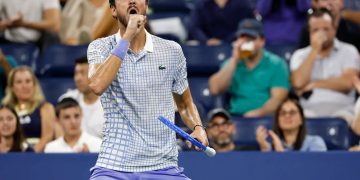 Medvedev, multado con 42.500 dólares por su conducta en el Abierto de EE.UU.