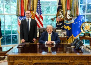 Trump elige al economista Stephen Miran como nuevo miembro en la Junta de la Fed