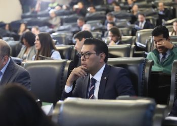 Senado: Renuncia Néstor Camarillo a su militancia en el PRI, deja a la bancada en 4º lugar