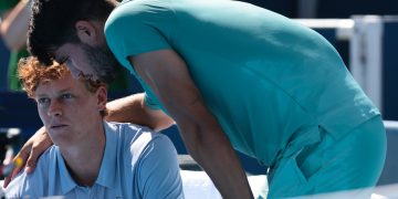 Alcaraz conquista Cincinnati tras el abandono de Sinner