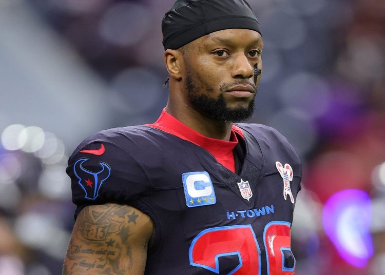 El corredor de los Houston Texans, Joe Mixon, durante un partido. Mixon se perderá el inicio de la temporada NFL por una lesión de tobillo, siendo reemplazado por Nick Chubb.