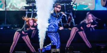 Maluma regaña a fan por llevar a bebé a concierto