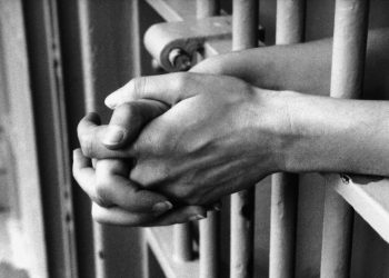 EU transfiere a México a 14 reos sentenciados por narcotráfico para ahorrar dinero