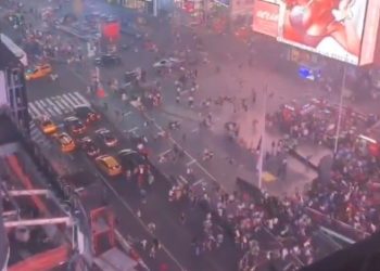 Nueva York: Tres heridos y un adolescente detenido en un tiroteo en Time Square