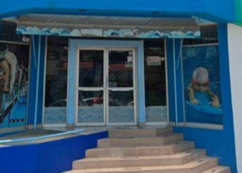 Ataque con bombas molotov contra escuela de natación en Uruapan