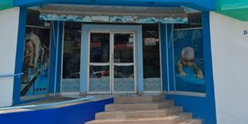 Ataque con bombas molotov contra escuela de natación en Uruapan