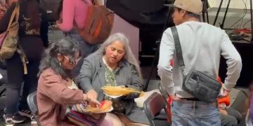 Tamales, música barroca y mariachi en el informe legislativo de Gerardo Fernández Noroña