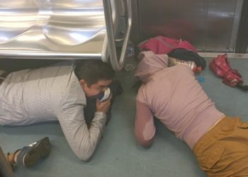 Aparente cortocircuito provoca desalojo de la línea 2 del Metro CDMX