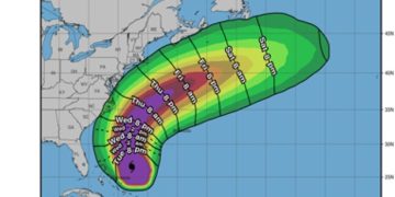 El huracán Erin se debilita, pero amenaza a costas de EU y Canadá