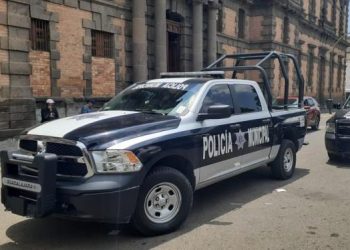 Jalisco: Abandonan tres cuerpos en una camioneta