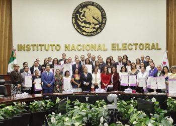 INE acata sentencia del TEPJF y entrega constancias a ganadores de la elección judicial