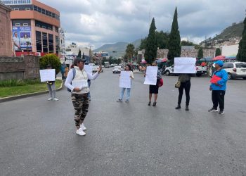 Cierran calles en la capital de Hidalgo, por falta de medicamentos